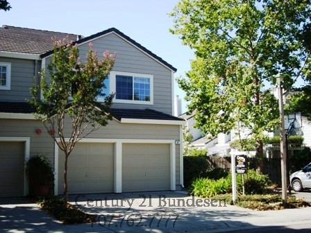 847 Chardonnay Cr. driveway garage