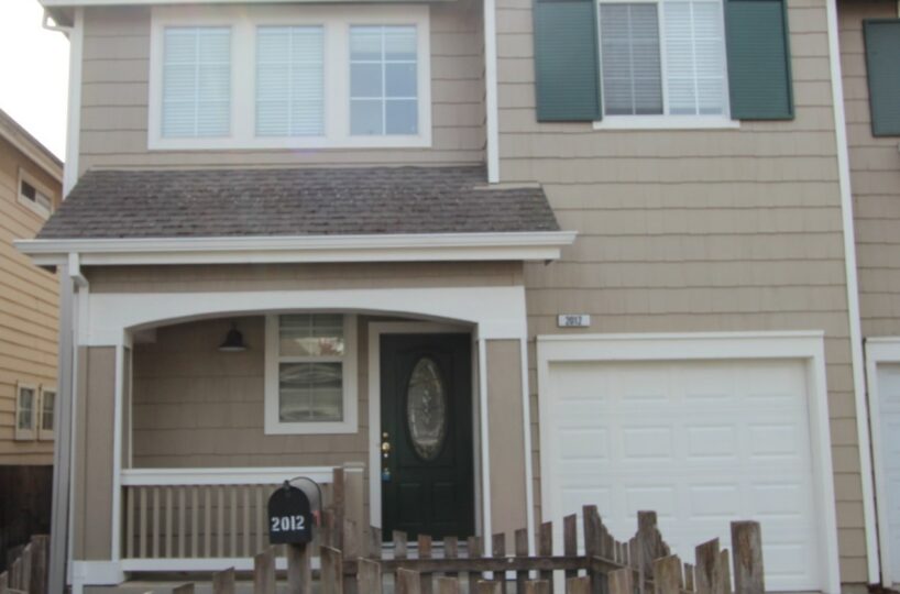 2012 Easton Dr