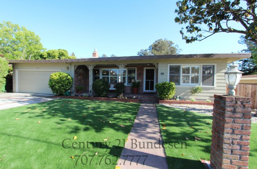 1028 Country Club Dr.